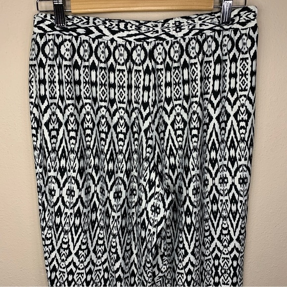 Apt 9 Black White Green Cropped Capri Pants Stretch Medium Pull On Elastic Waist - Picture 6 of 10